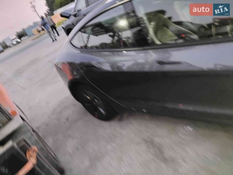 Седан Tesla Model 3 2023 в Львове