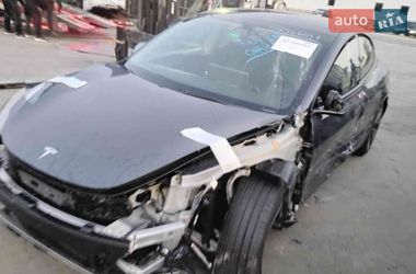 Седан Tesla Model 3 2023 в Львове