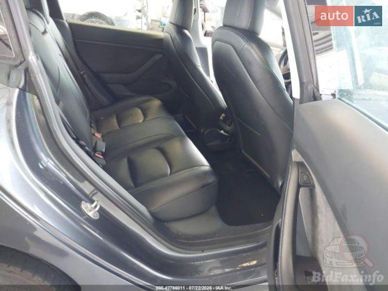 Седан Tesla Model 3 2023 в Львове