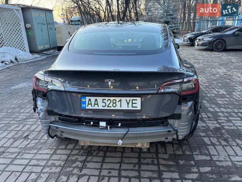 Седан Tesla Model 3 2022 в Киеве
