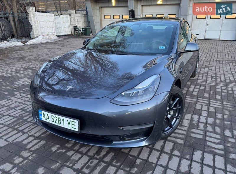 Седан Tesla Model 3 2022 в Киеве