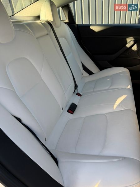 Седан Tesla Model 3 2021 в Киеве