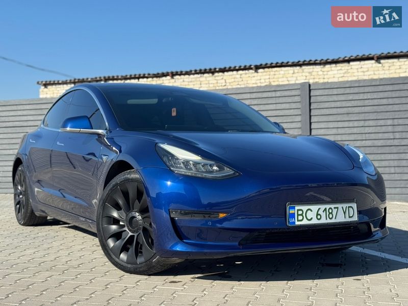Седан Tesla Model 3 2018 в Дубно