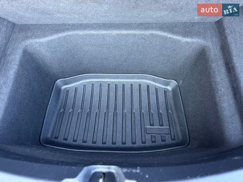 Седан Tesla Model 3 2018 в Дубно