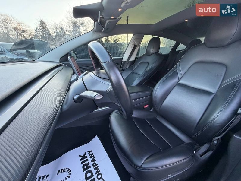 Седан Tesla Model 3 2019 в Луцьку