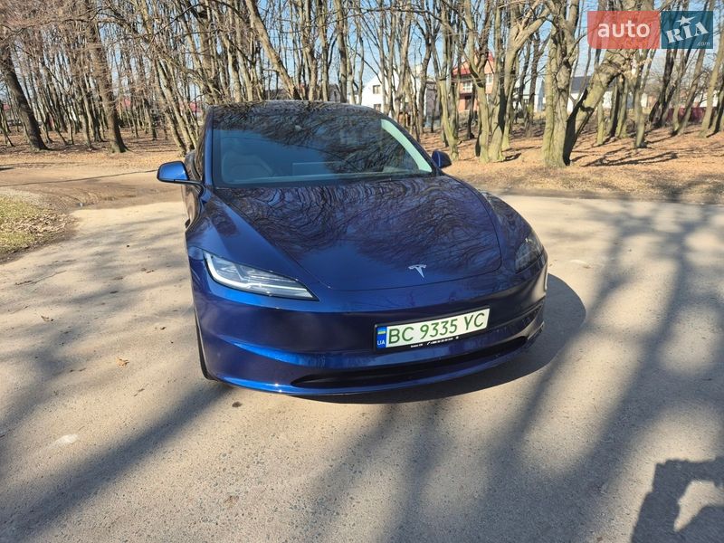 Седан Tesla Model 3 2024 в Львове