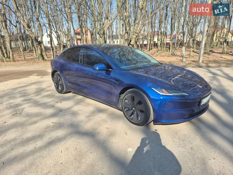 Седан Tesla Model 3 2024 в Львове