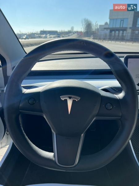 Седан Tesla Model 3 2020 в Львові