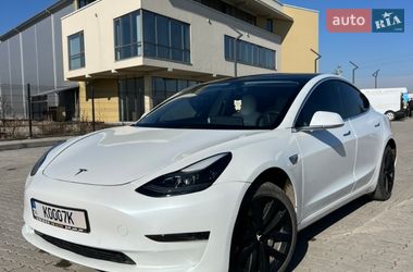 Седан Tesla Model 3 2020 в Львові