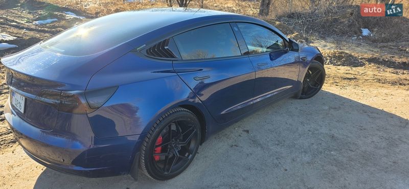 Седан Tesla Model 3 2019 в Киеве