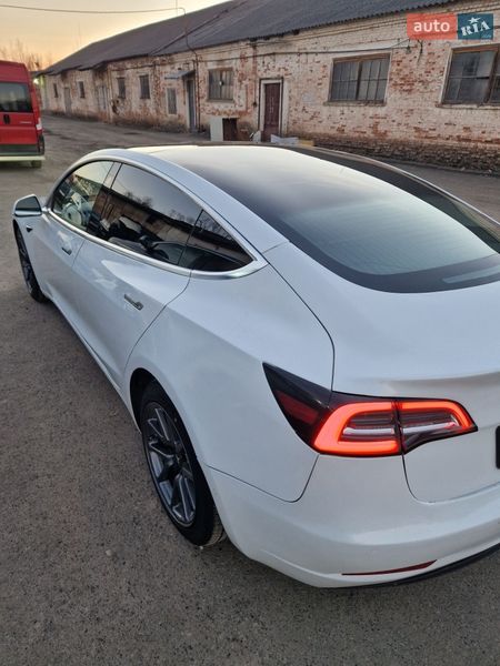 Седан Tesla Model 3 2020 в Долине