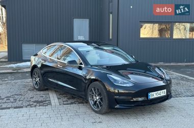 Седан Tesla Model 3 2020 в Ровно