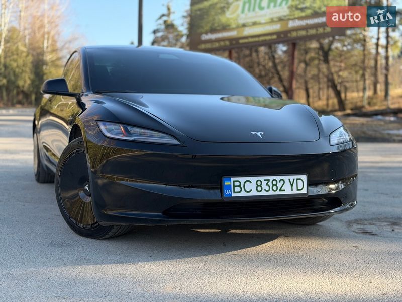 Седан Tesla Model 3 2025 в Трускавці