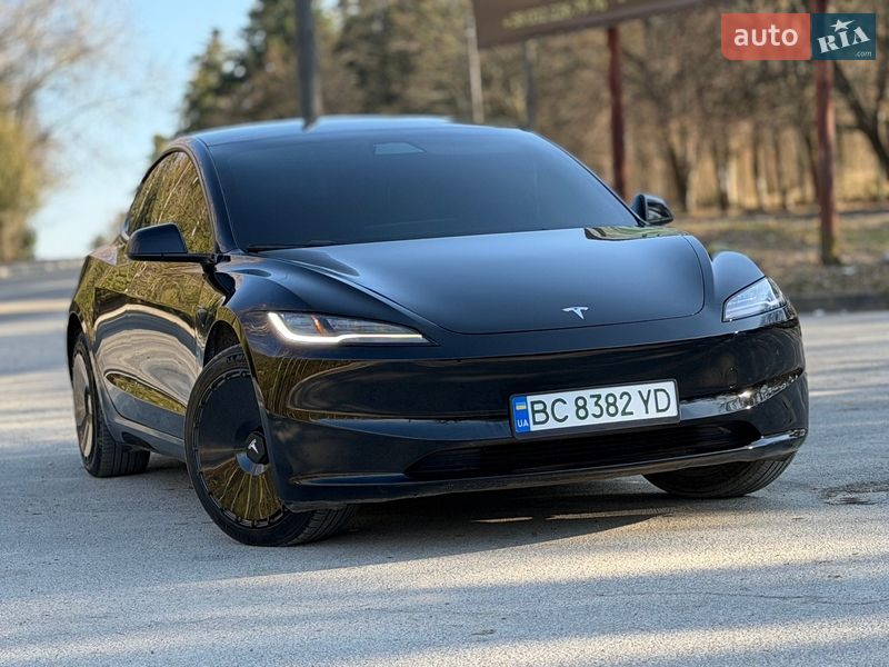 Седан Tesla Model 3 2025 в Трускавці