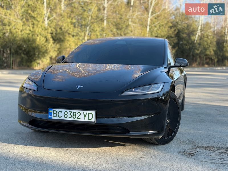 Седан Tesla Model 3 2025 в Трускавці