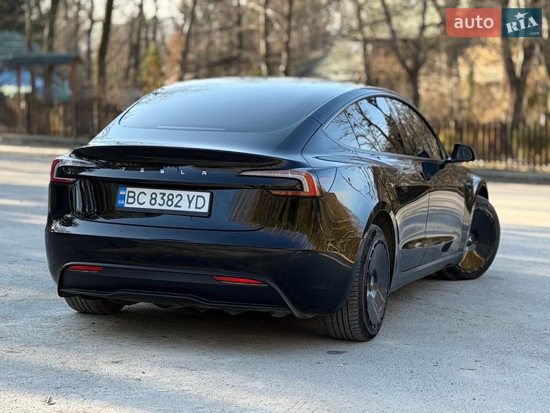 Седан Tesla Model 3 2025 в Трускавці