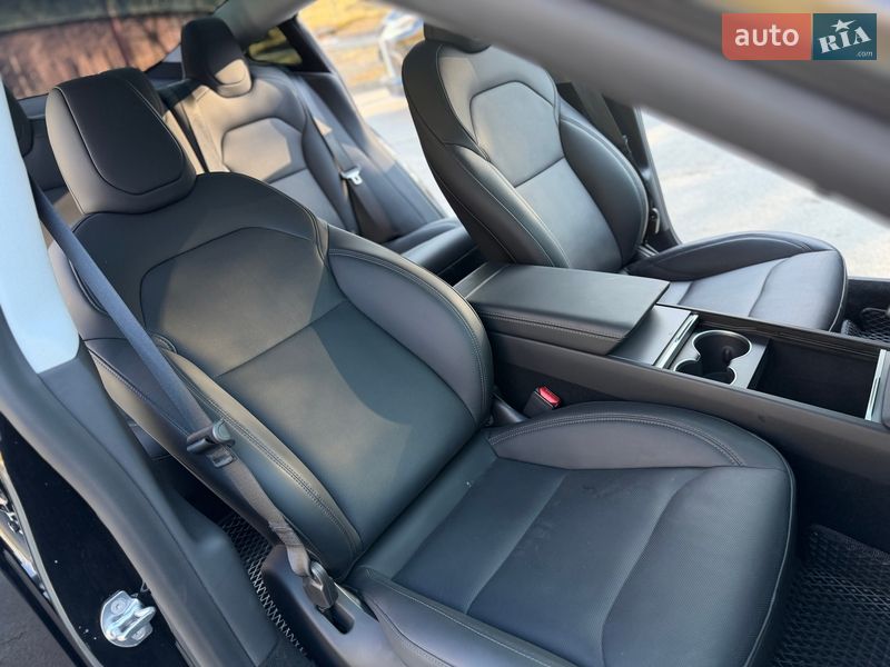 Седан Tesla Model 3 2025 в Трускавці