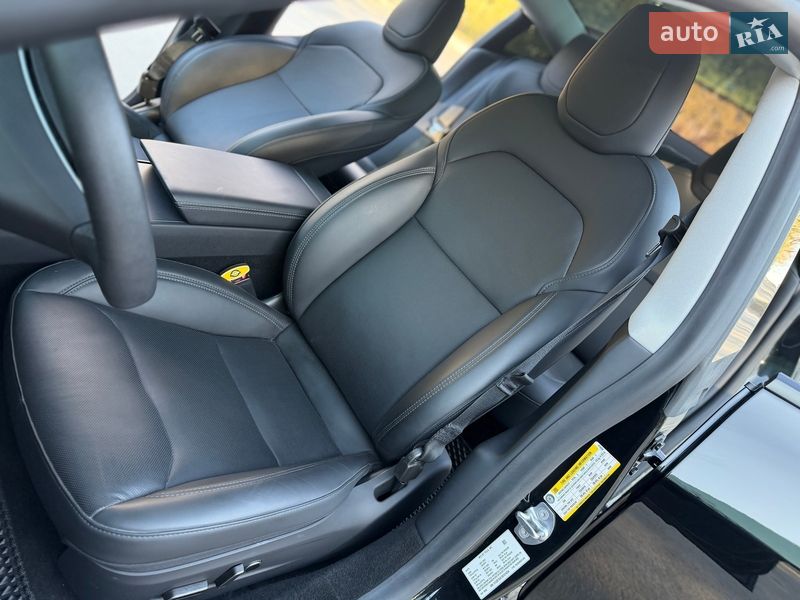 Седан Tesla Model 3 2025 в Трускавці