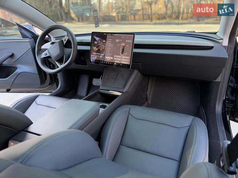 Седан Tesla Model 3 2025 в Трускавці