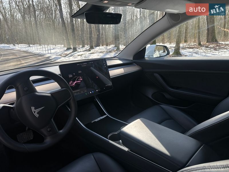 Седан Tesla Model 3 2019 в Луцке