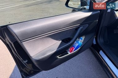 Седан Tesla Model 3 2018 в Ровно