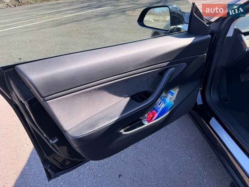 Седан Tesla Model 3 2018 в Ровно