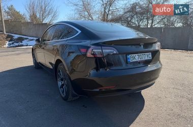 Седан Tesla Model 3 2018 в Ровно