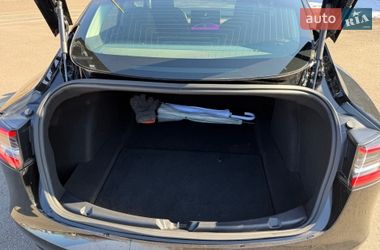 Седан Tesla Model 3 2018 в Ровно