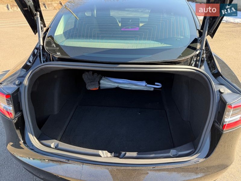 Седан Tesla Model 3 2018 в Ровно