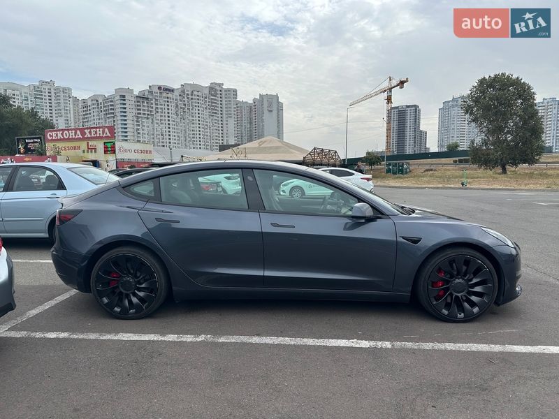 Седан Tesla Model 3 2023 в Киеве