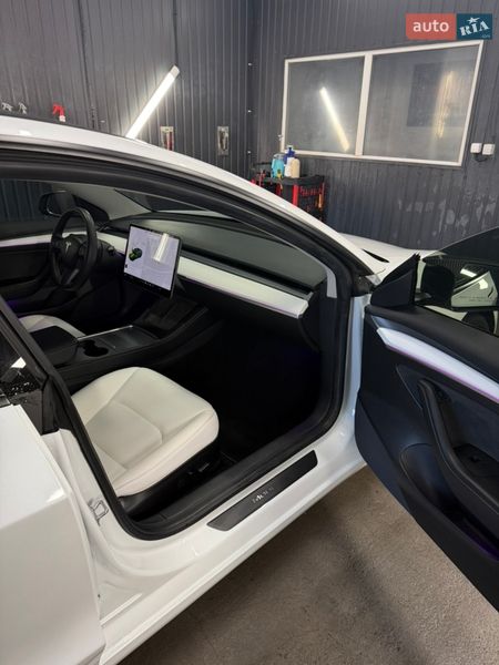 Седан Tesla Model 3 2021 в Києві