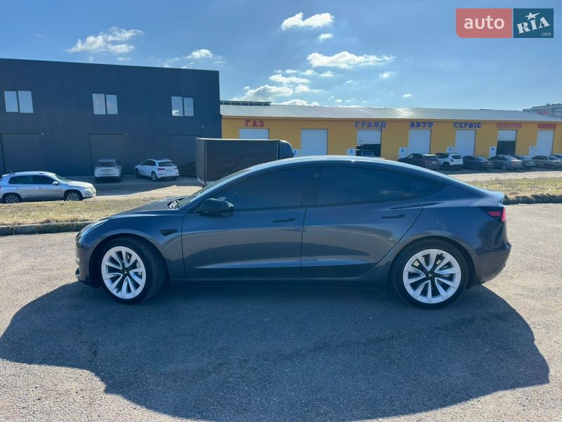 Седан Tesla Model 3 2023 в Черкассах