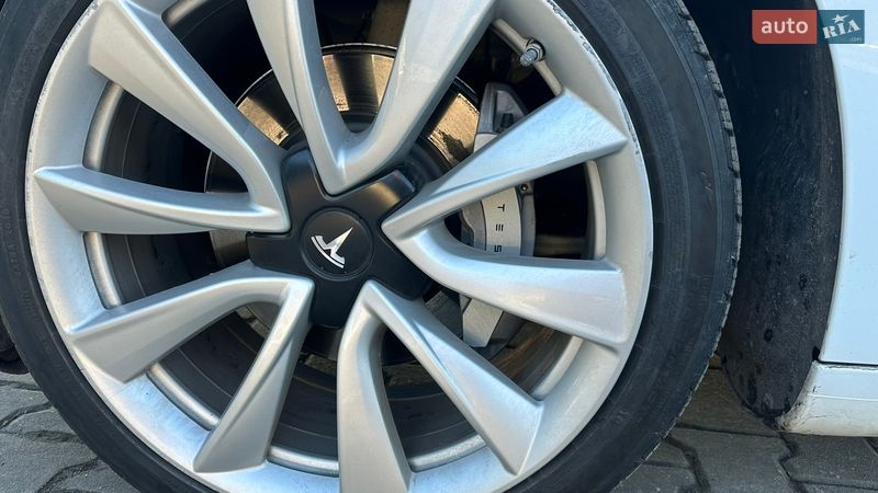 Седан Tesla Model 3 2018 в Києві