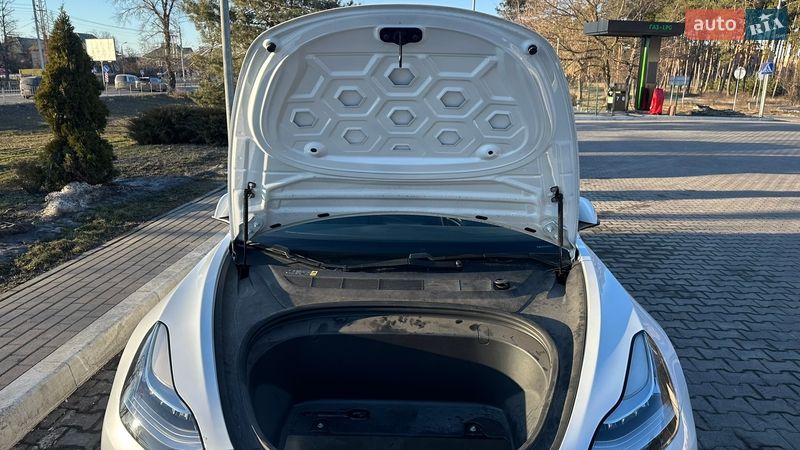 Седан Tesla Model 3 2018 в Києві