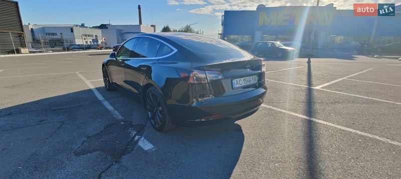 Седан Tesla Model 3 2018 в Львові