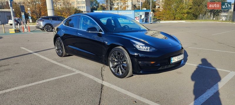 Седан Tesla Model 3 2018 в Львові