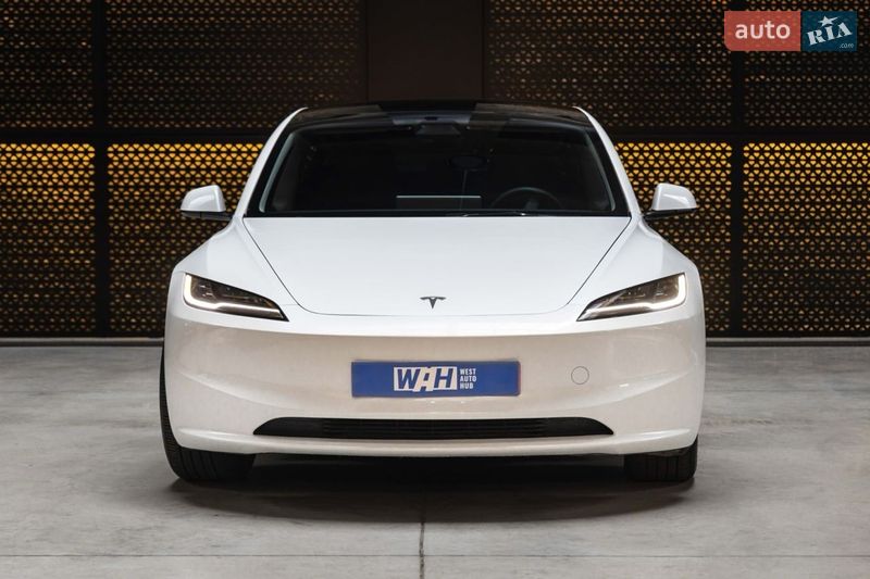Седан Tesla Model 3 2024 в Луцке