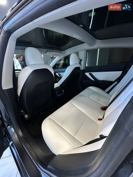 Седан Tesla Model 3 2018 в Одесі