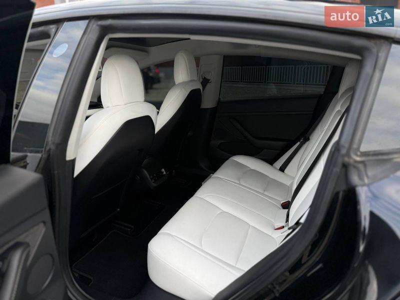 Седан Tesla Model 3 2021 в Днепре