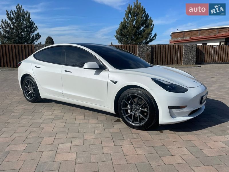 Седан Tesla Model 3 2022 в Ивано-Франковске