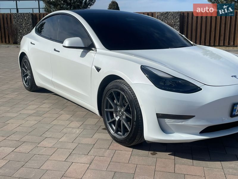 Седан Tesla Model 3 2022 в Ивано-Франковске