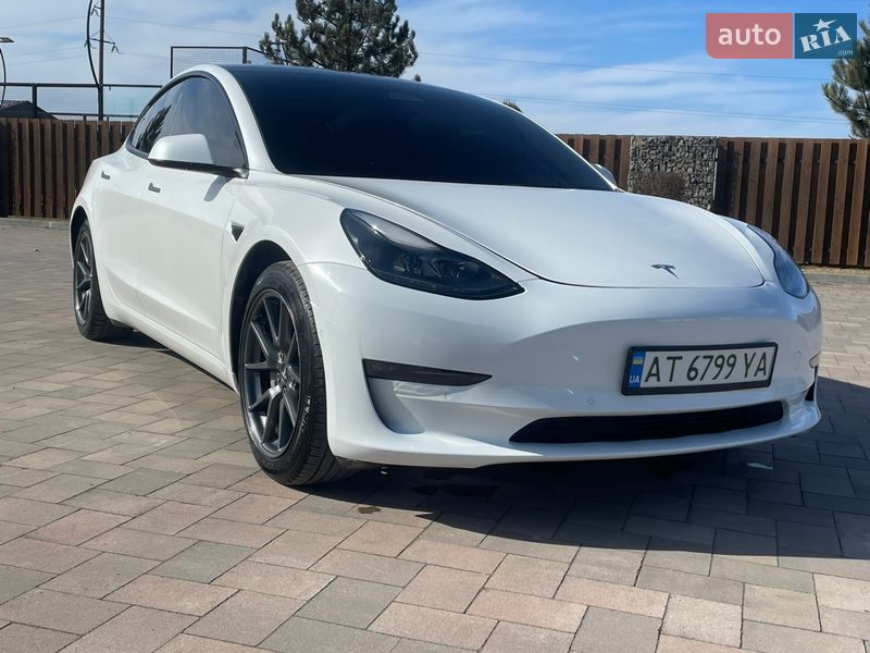 Седан Tesla Model 3 2022 в Ивано-Франковске