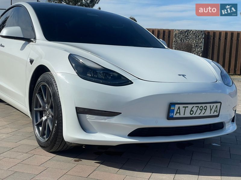 Седан Tesla Model 3 2022 в Ивано-Франковске