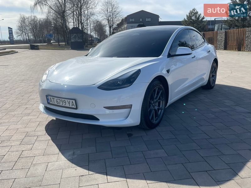 Седан Tesla Model 3 2022 в Ивано-Франковске