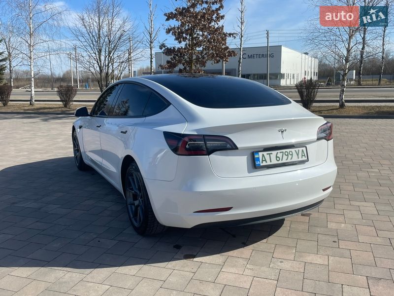 Седан Tesla Model 3 2022 в Ивано-Франковске