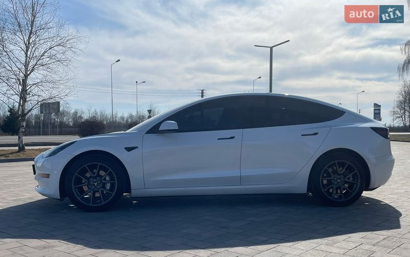 Седан Tesla Model 3 2022 в Ивано-Франковске