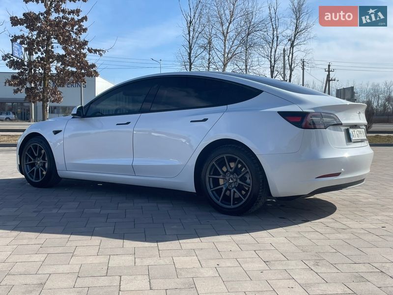 Седан Tesla Model 3 2022 в Ивано-Франковске
