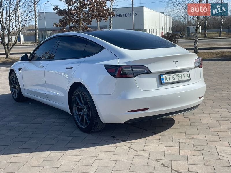 Седан Tesla Model 3 2022 в Ивано-Франковске