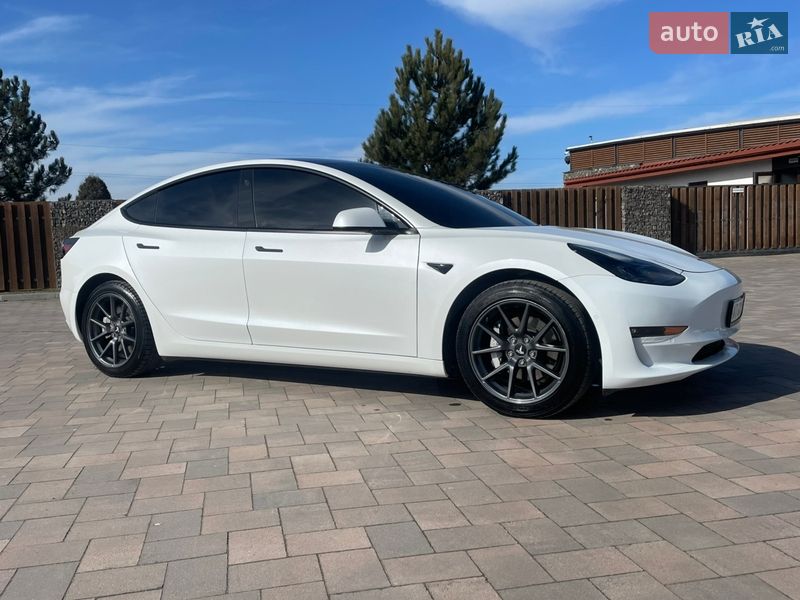 Седан Tesla Model 3 2022 в Ивано-Франковске