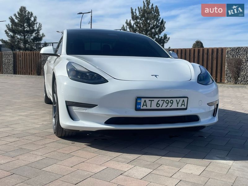 Седан Tesla Model 3 2022 в Ивано-Франковске